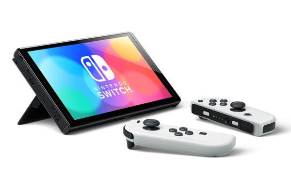 Nintendo Switch con base y mandos Joy-Con blancos