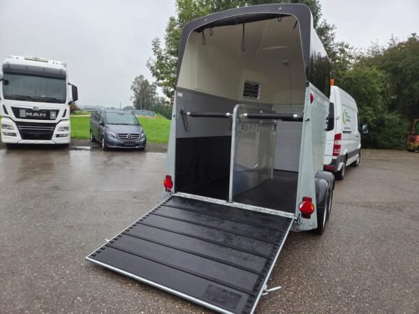 Remolque Humbur Xanthos 2700